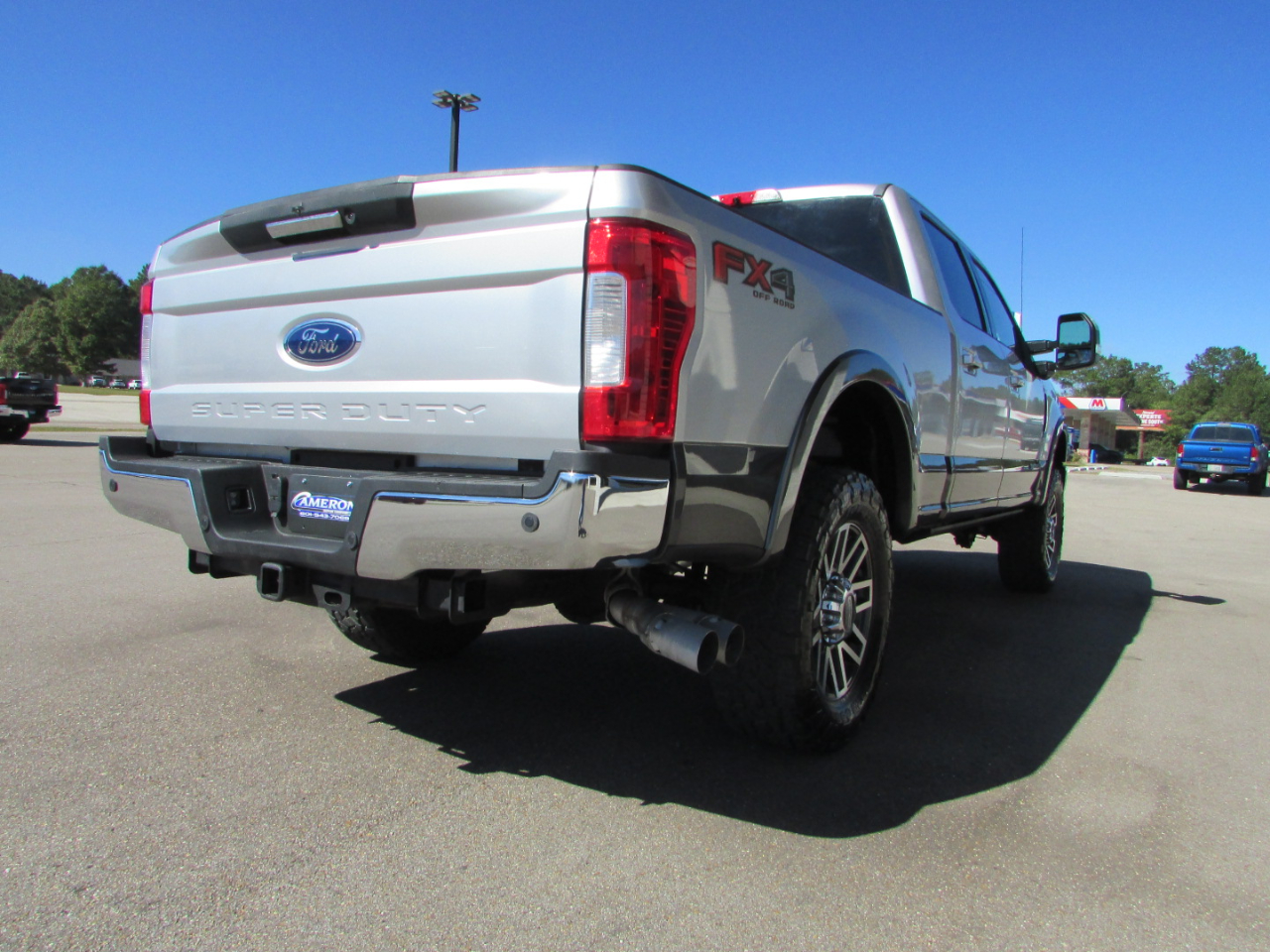 Ford F250SD Lariat Crew Cab 4WD 2017 Ford F250SD Lariat Crew Cab 4WD 2017