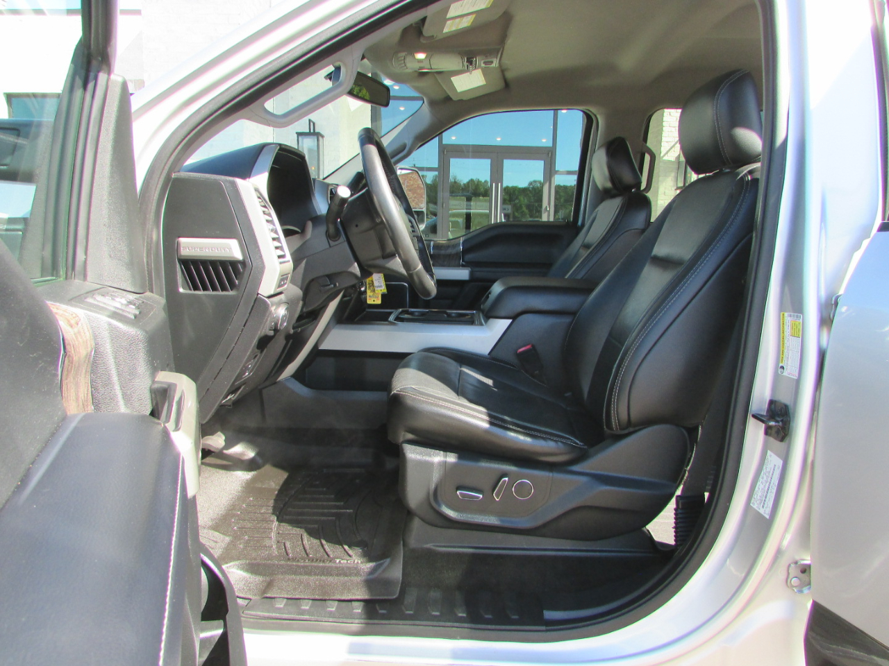 Ford F250SD Lariat Crew Cab 4WD 2017 Ford F250SD Lariat Crew Cab 4WD 2017