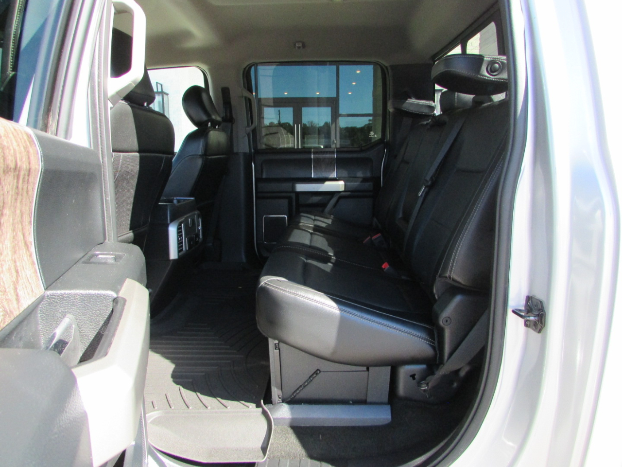 Ford F250SD Lariat Crew Cab 4WD 2017 Ford F250SD Lariat Crew Cab 4WD 2017