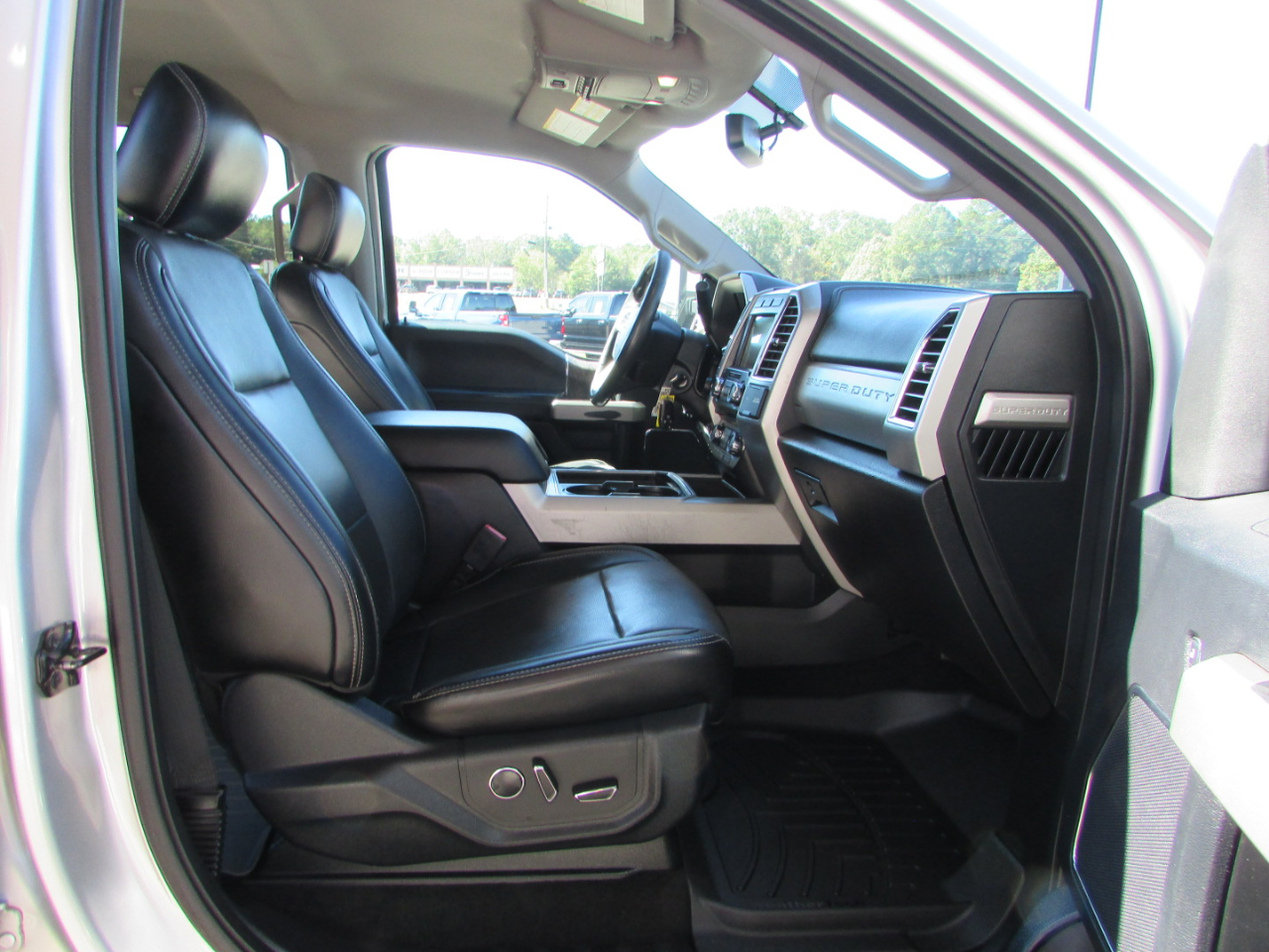 Ford F250SD Lariat Crew Cab 4WD 2017 Ford F250SD Lariat Crew Cab 4WD 2017