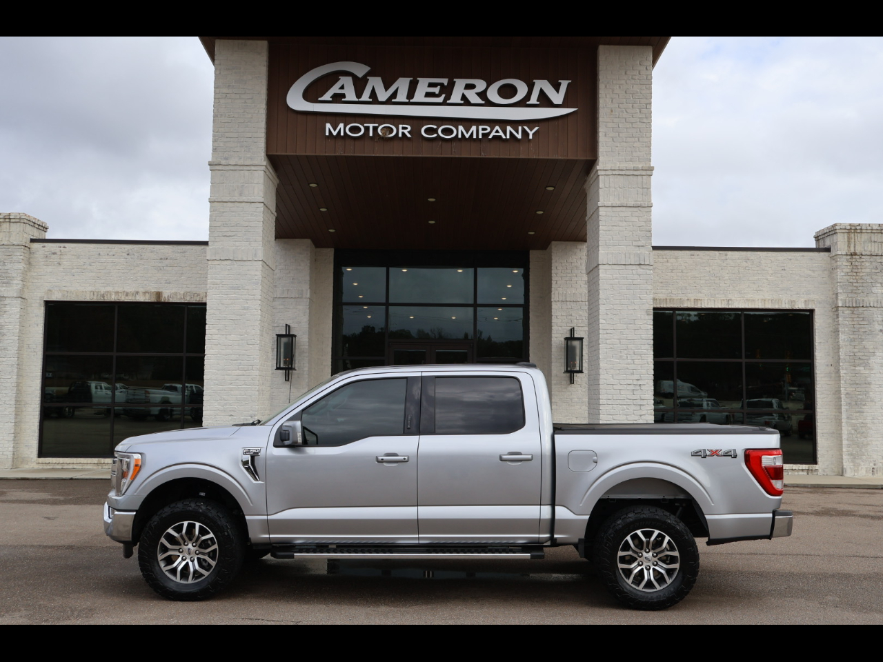 2022 Ford F-150 LARIAT 4WD SuperCrew 5.5' Box