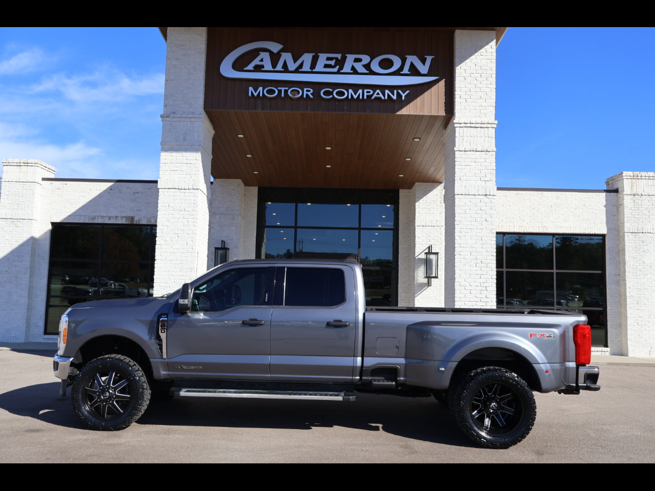 2023 Ford F-350 SD XLT Crew Cab LWB DRW 4WD