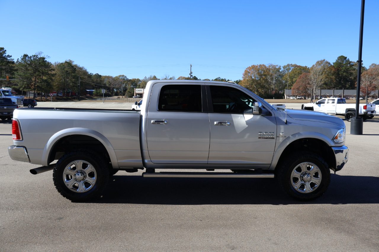 RAM 2500 Laramie 4x4 Crew Cab 6'4" Box 2017