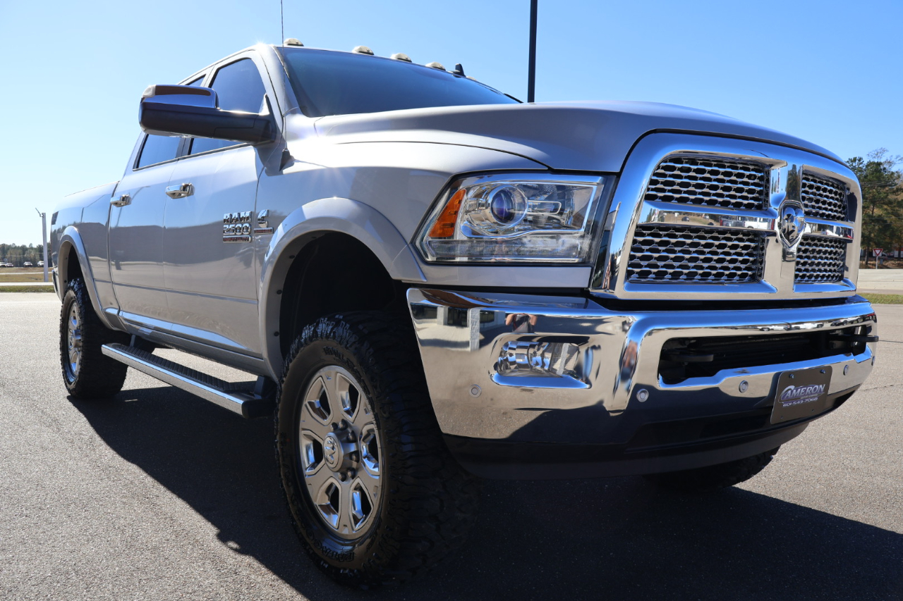 RAM 2500 Laramie 4x4 Crew Cab 6'4" Box 2017