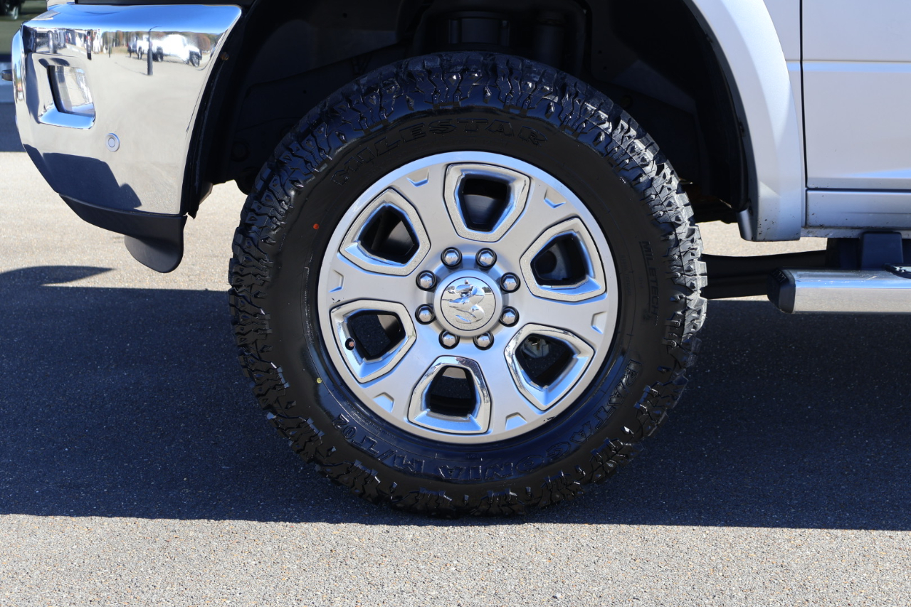 RAM 2500 Laramie 4x4 Crew Cab 6'4" Box 2017