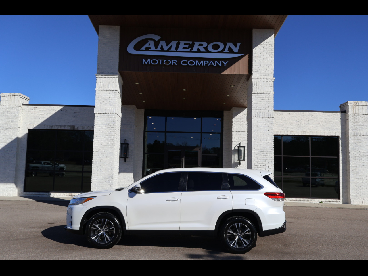 2019 Toyota Highlander LE I4 FWD (Natl)