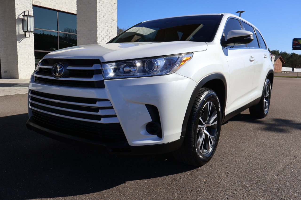 Toyota Highlander LE I4 FWD (Natl) 2019
