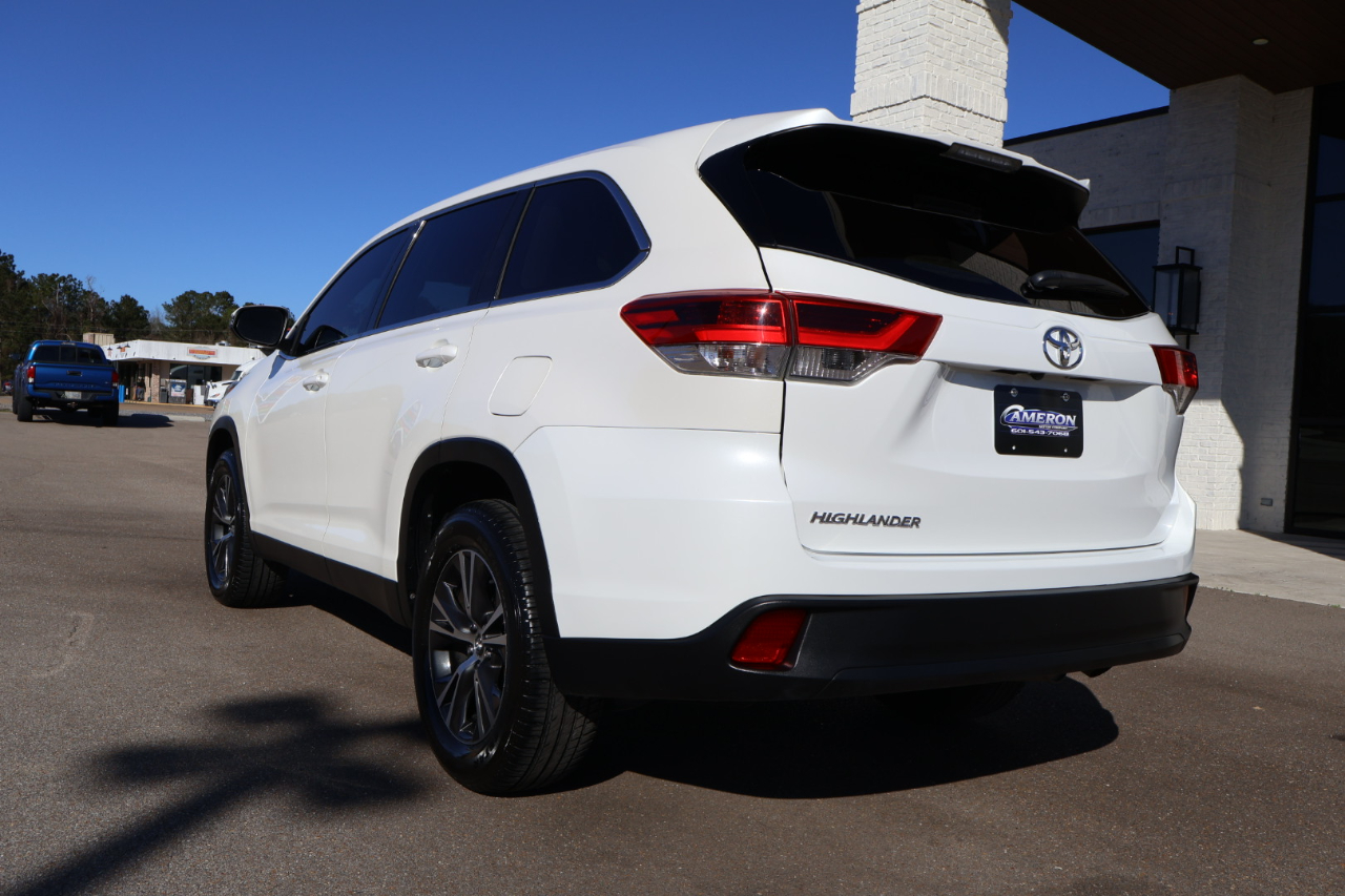 Toyota Highlander LE I4 FWD (Natl) 2019