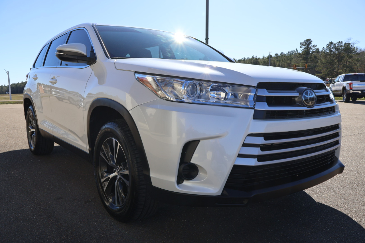 Toyota Highlander LE I4 FWD (Natl) 2019