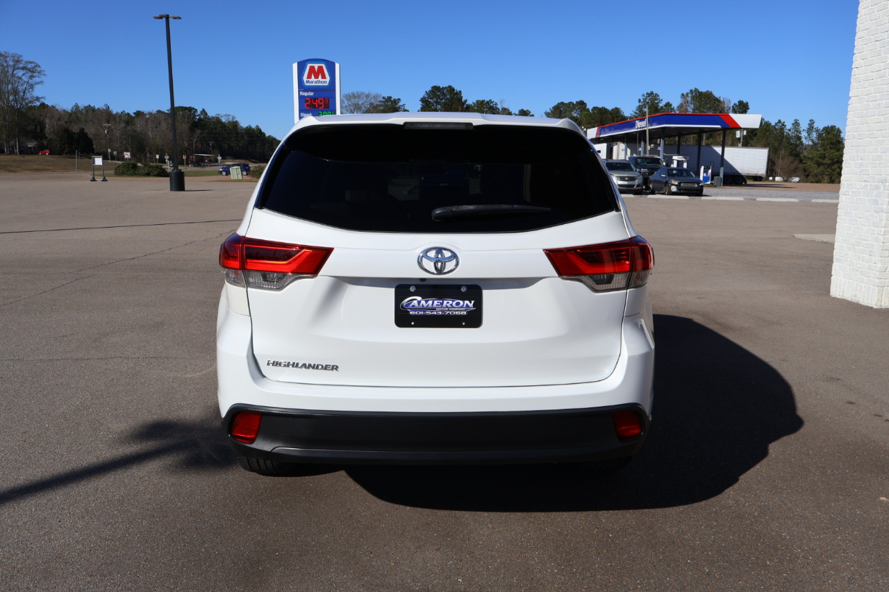 Toyota Highlander LE I4 FWD (Natl) 2019
