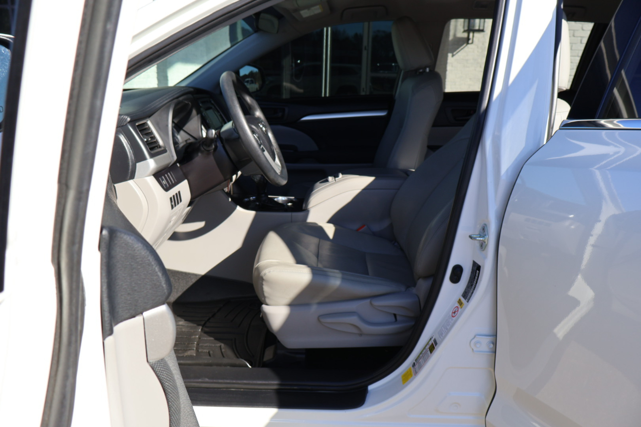 Toyota Highlander LE I4 FWD (Natl) 2019