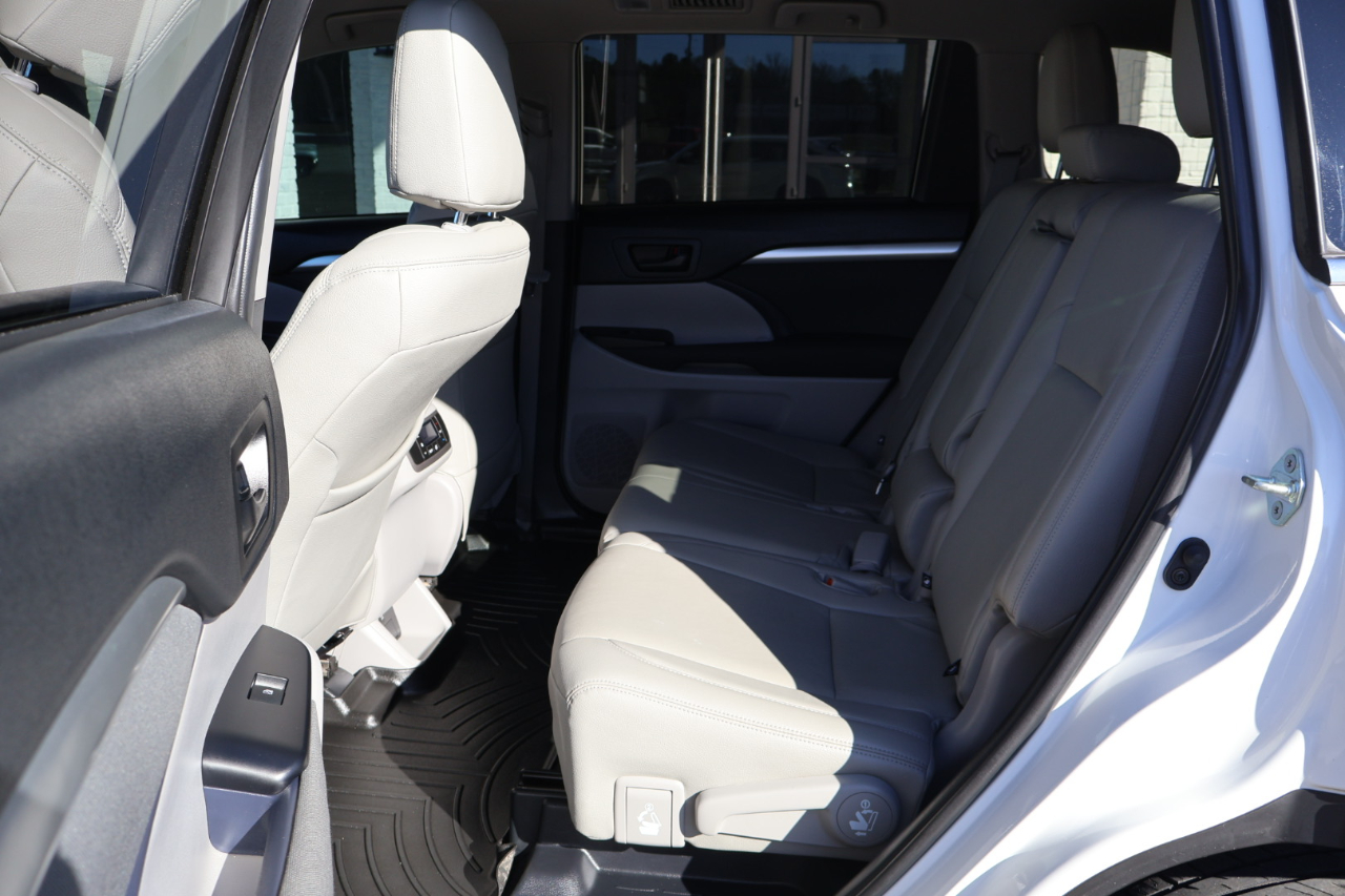 Toyota Highlander LE I4 FWD (Natl) 2019