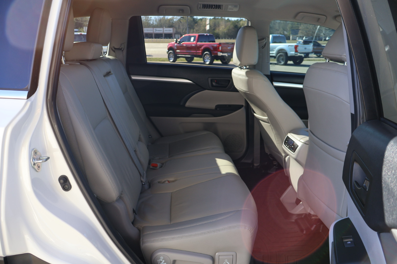 Toyota Highlander LE I4 FWD (Natl) 2019