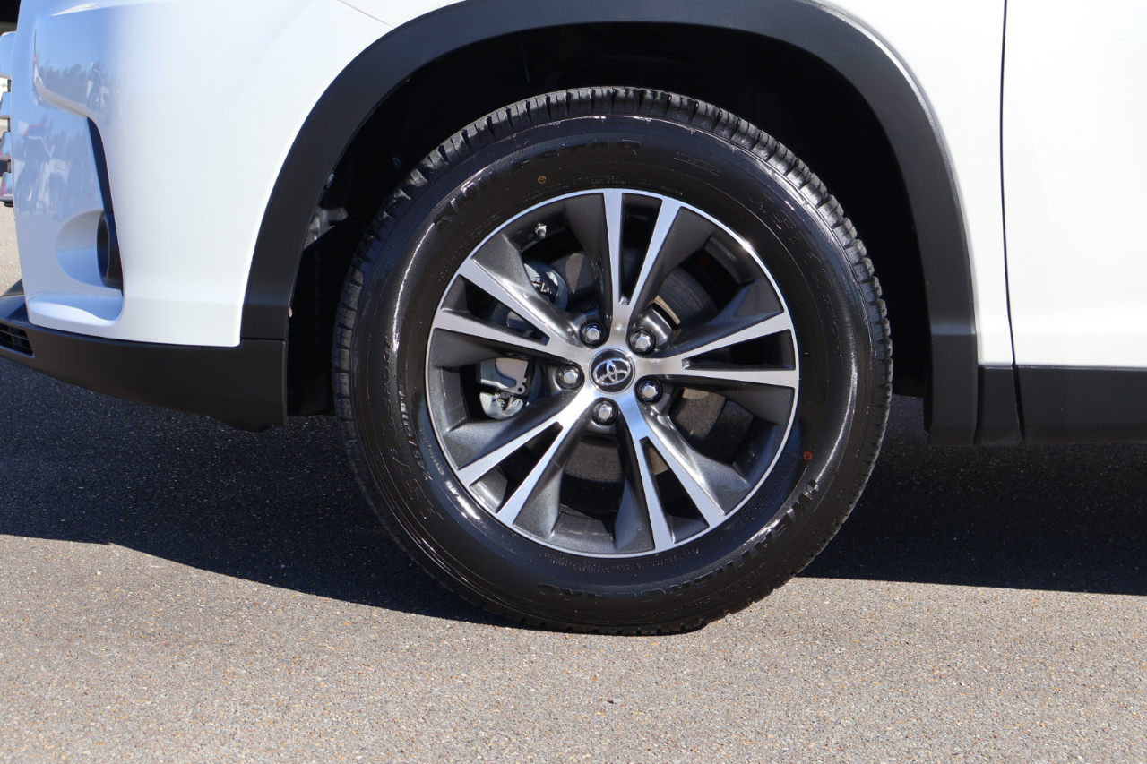 Toyota Highlander LE I4 FWD (Natl) 2019