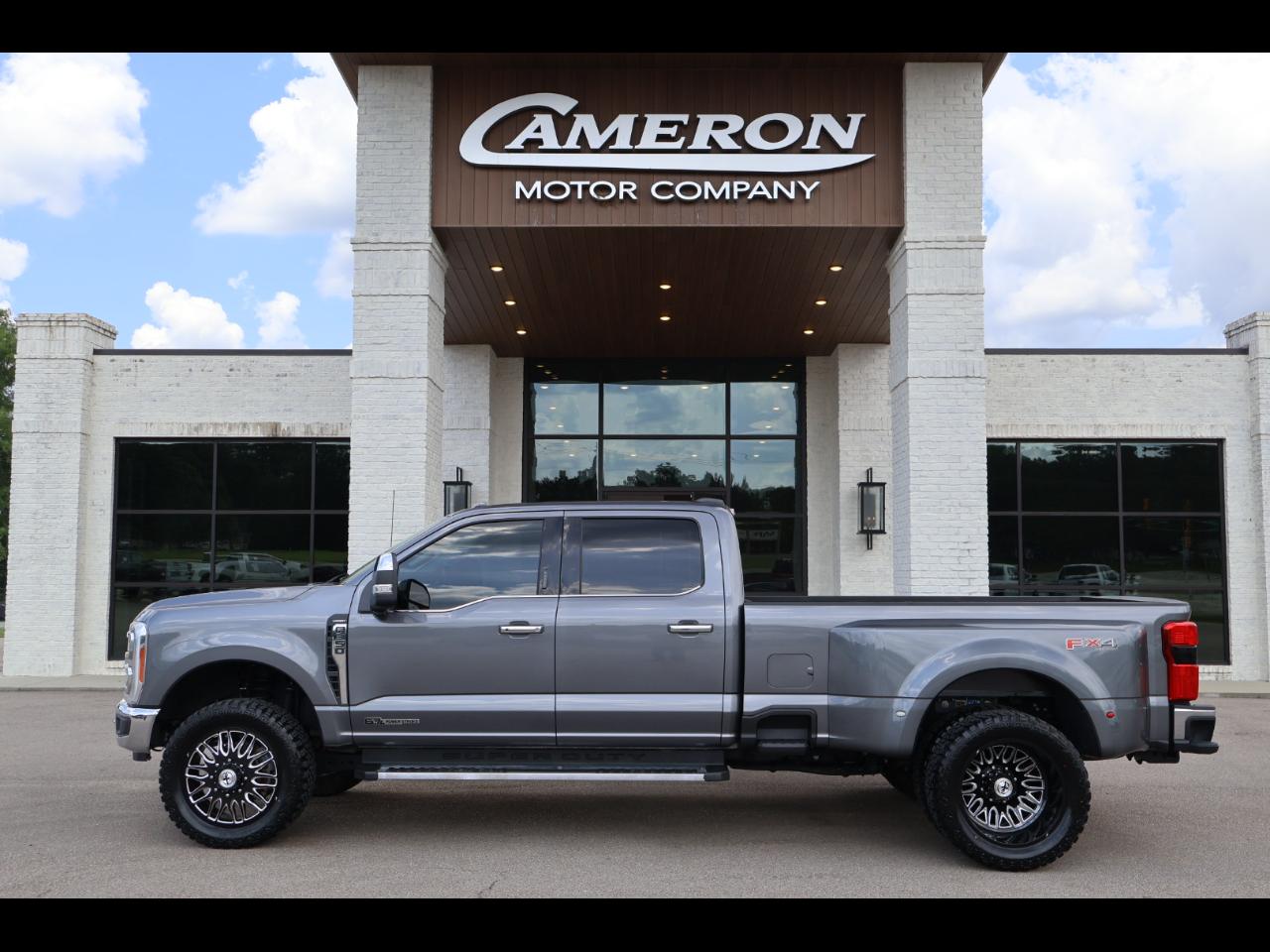 Ford F350SD Lariat Crew Cab 4WD DRW 2023