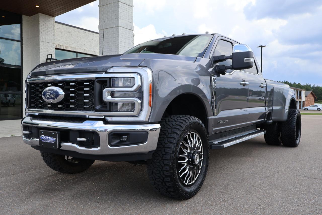 Ford F350SD Lariat Crew Cab 4WD DRW 2023