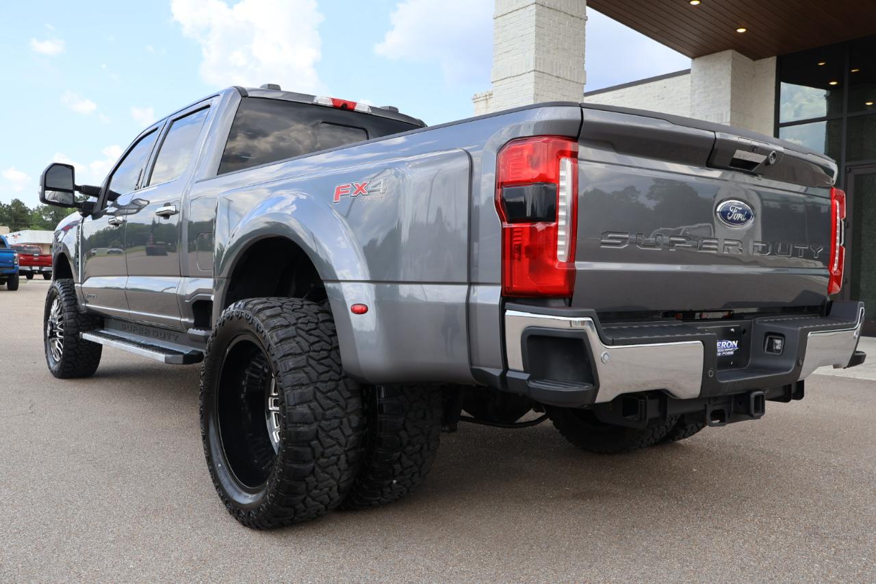 Ford F350SD Lariat Crew Cab 4WD DRW 2023
