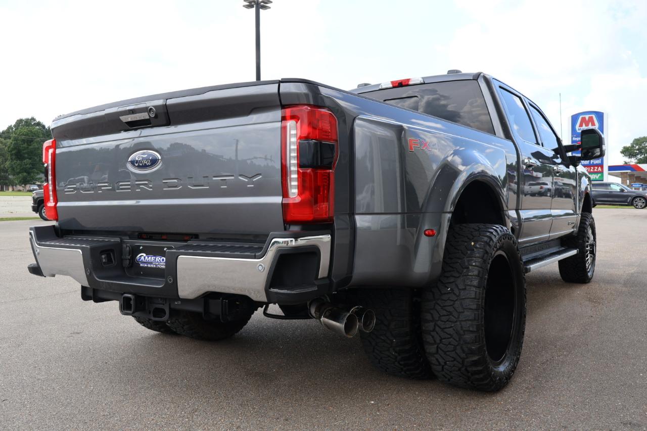 Ford F350SD Lariat Crew Cab 4WD DRW 2023