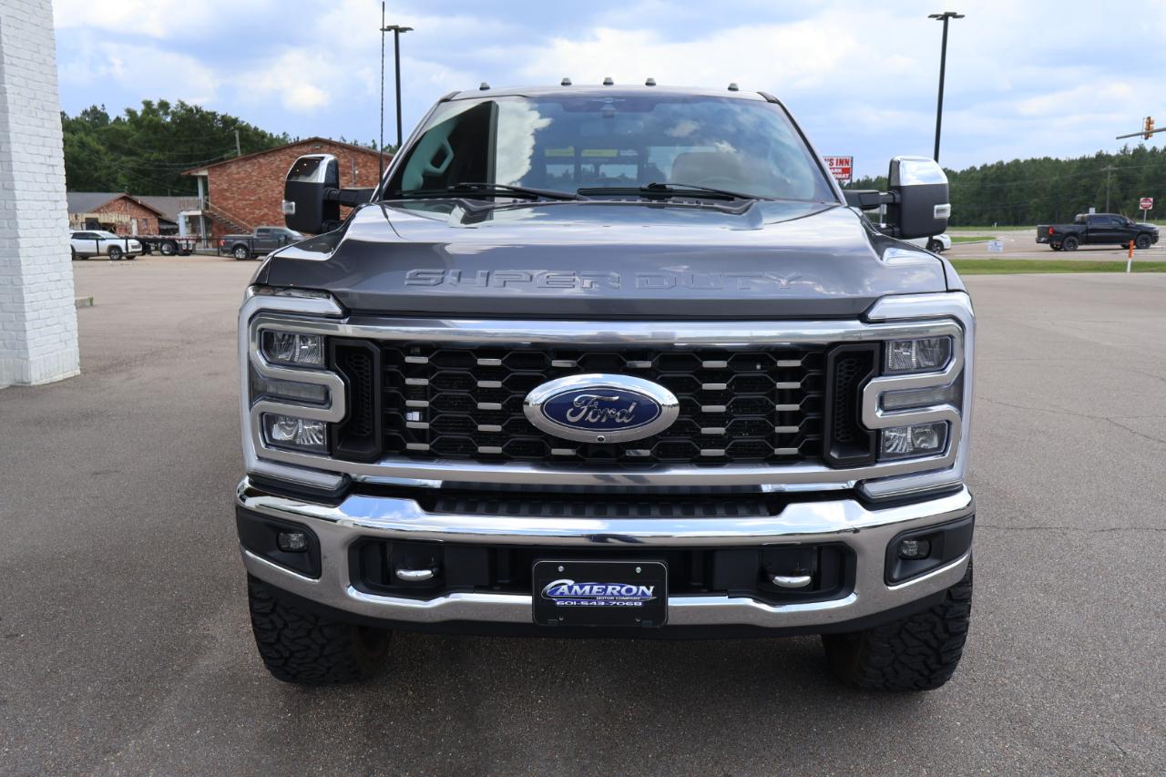 Ford F350SD Lariat Crew Cab 4WD DRW 2023