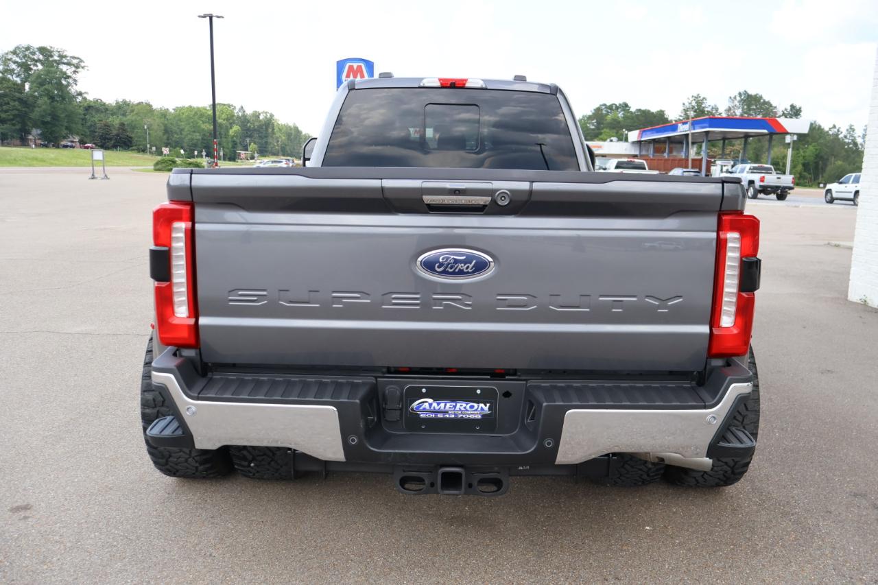 Ford F350SD Lariat Crew Cab 4WD DRW 2023
