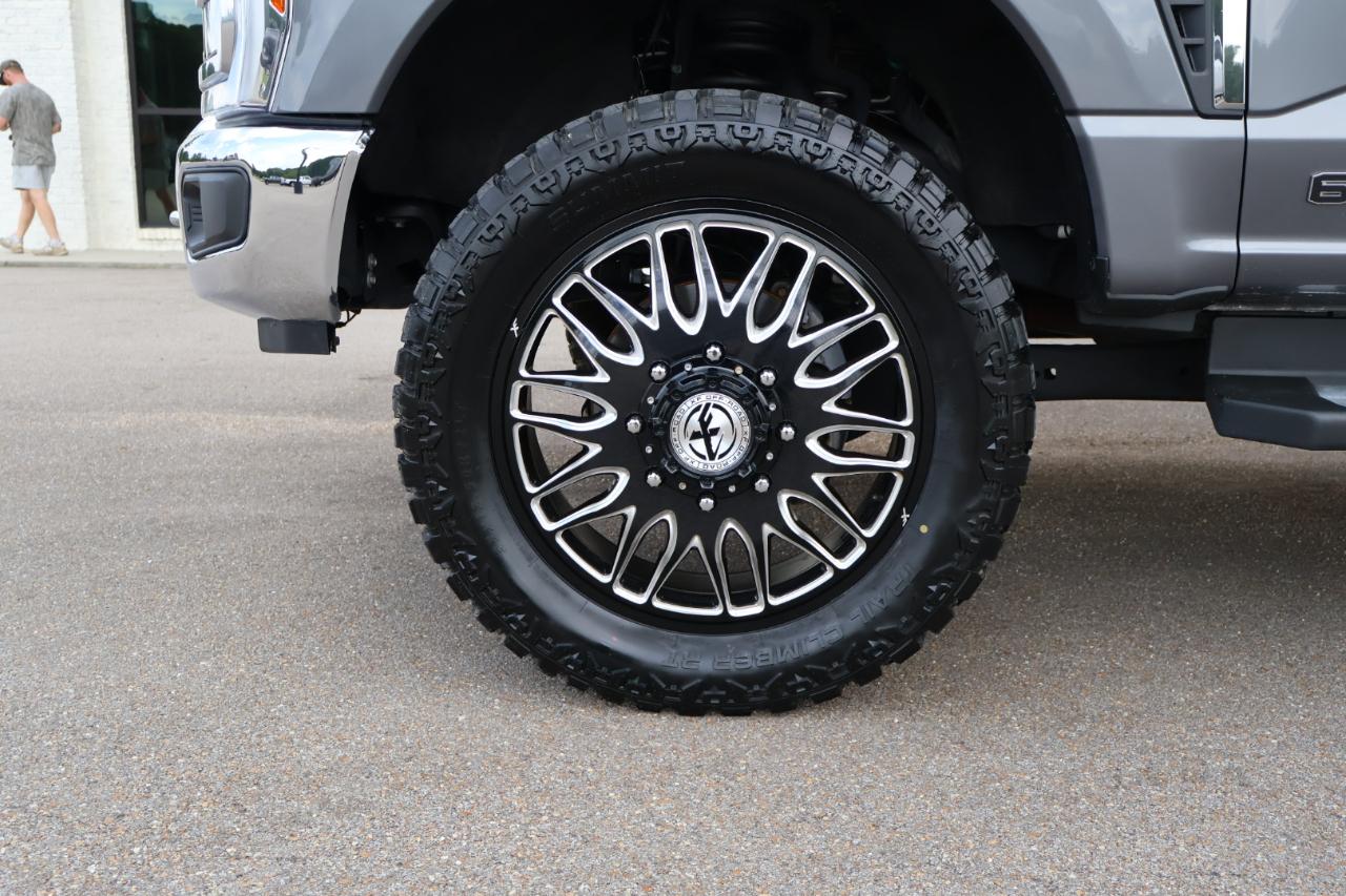 Ford F350SD Lariat Crew Cab 4WD DRW 2023