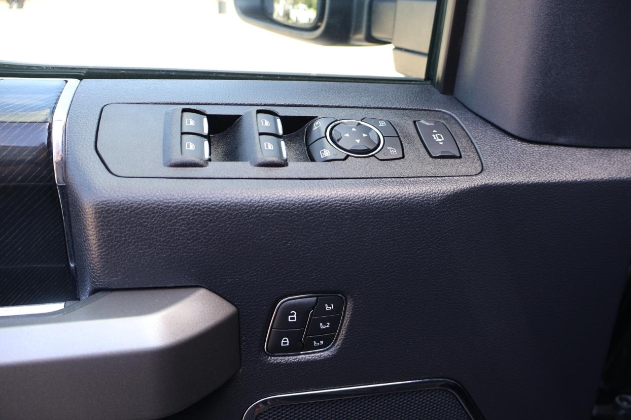 Ford F350SD Platinum Crew Cab 4WD 2022