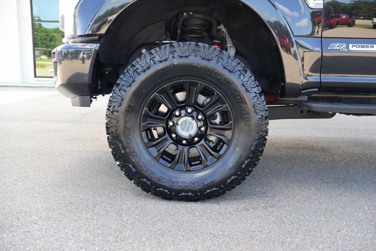 Ford F350SD Platinum Crew Cab 4WD 2022