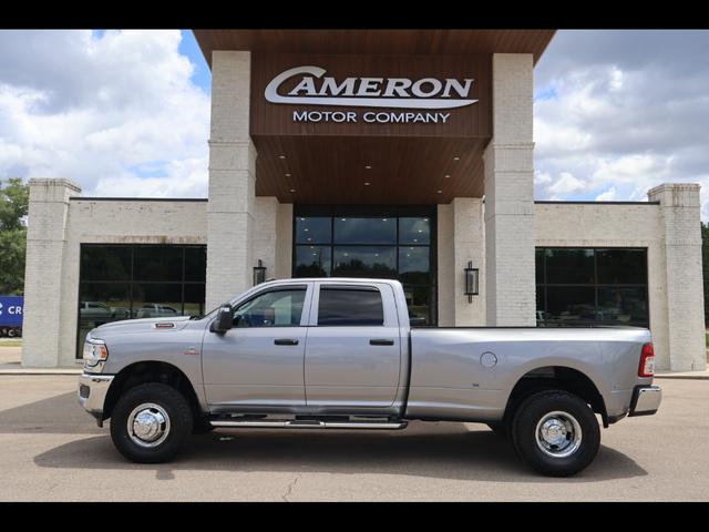 2024 RAM 3500 Tradesman Crew Cab LB DRW 4WD