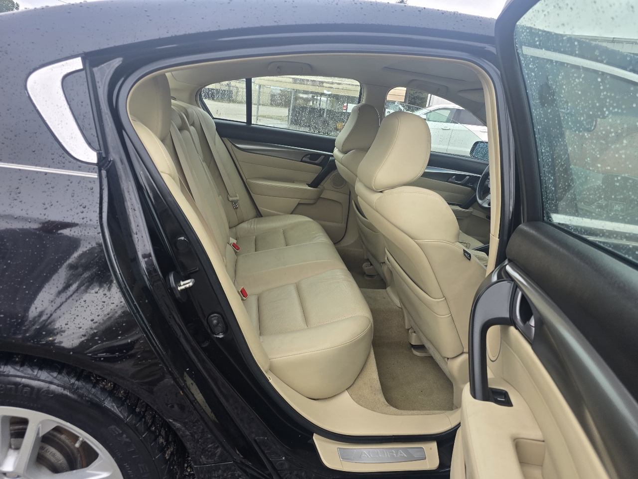 Acura TL 5-Speed AT with Tech Package 2010