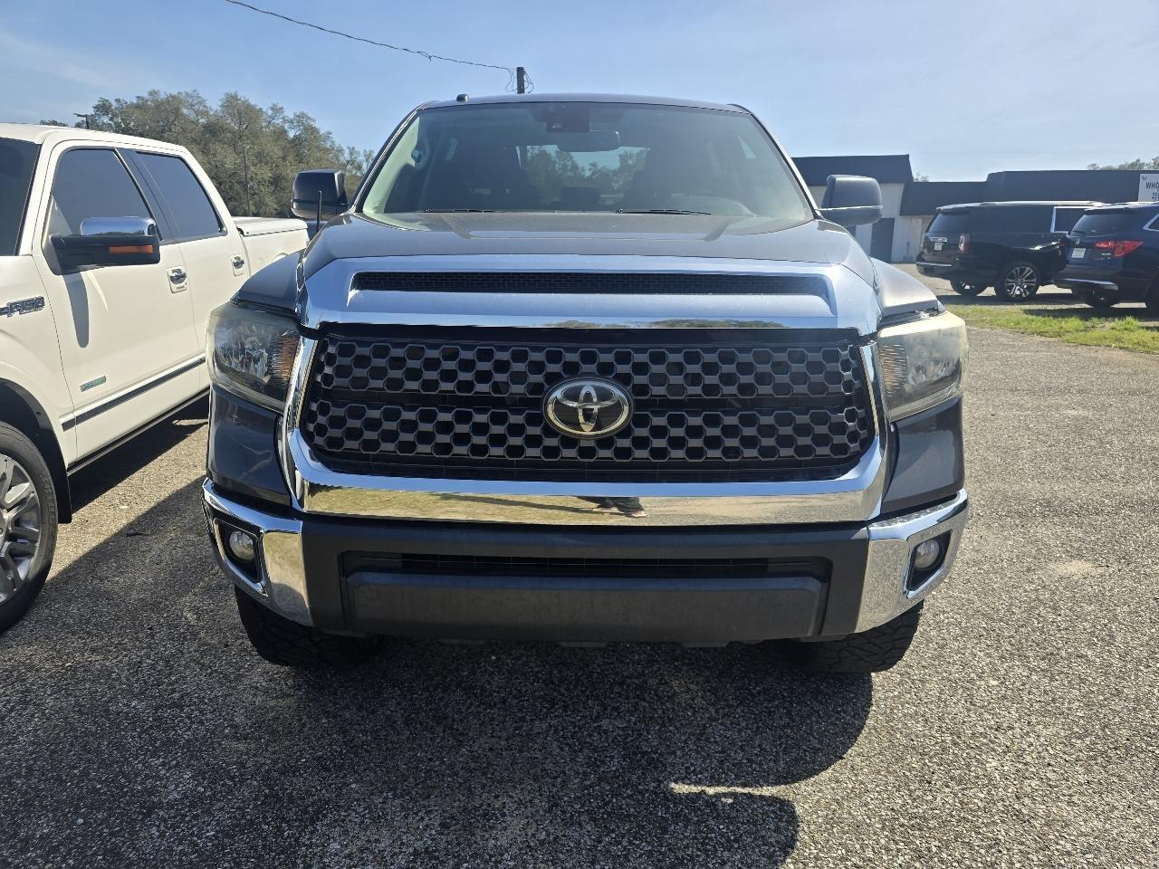 Toyota Tundra SR5 5.7L V8 FFV CrewMax 4WD 2019