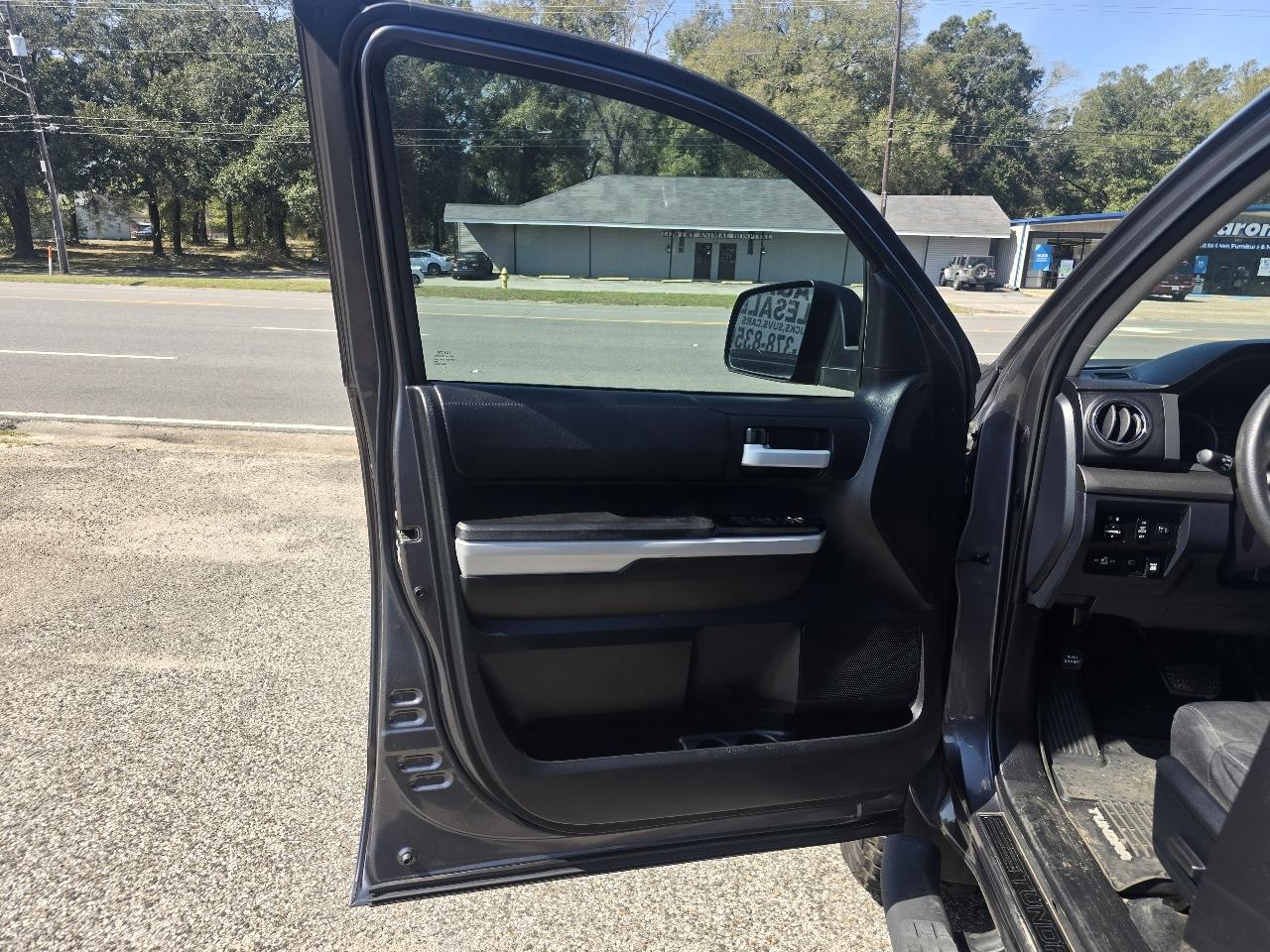 Toyota Tundra SR5 5.7L V8 FFV CrewMax 4WD 2019