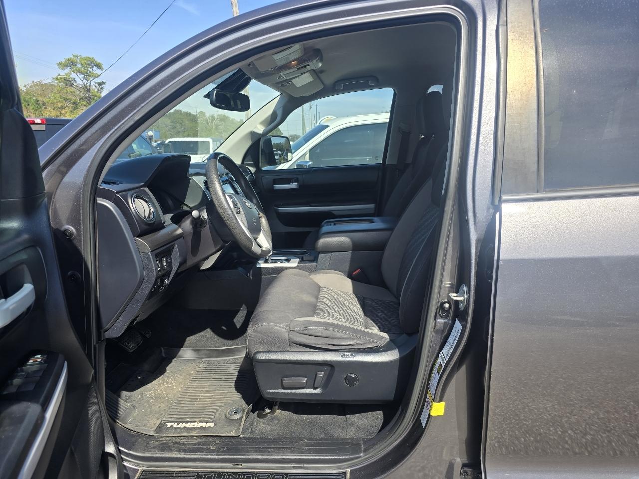 Toyota Tundra SR5 5.7L V8 FFV CrewMax 4WD 2019