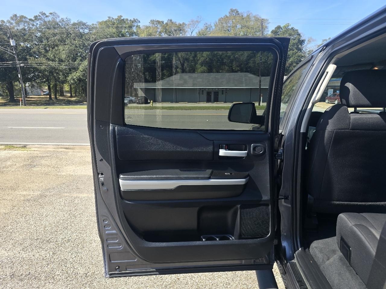 Toyota Tundra SR5 5.7L V8 FFV CrewMax 4WD 2019