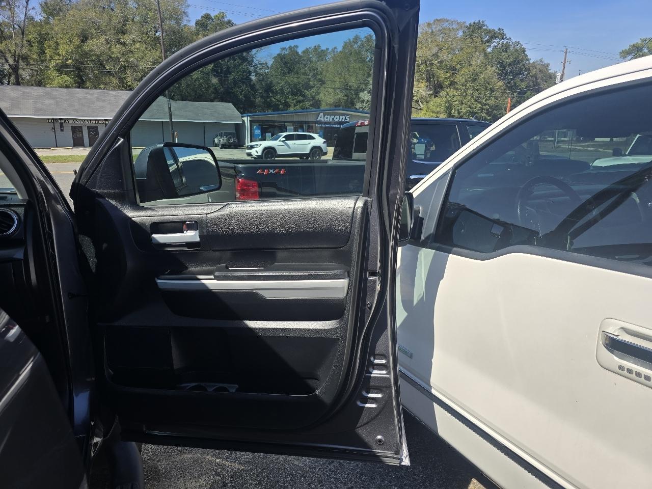 Toyota Tundra SR5 5.7L V8 FFV CrewMax 4WD 2019