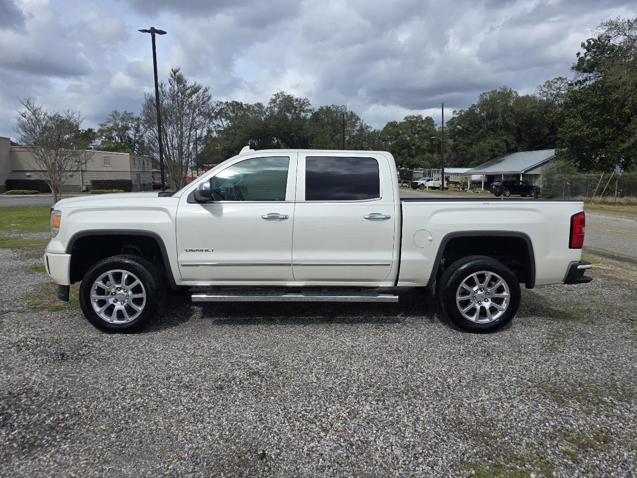 2015 GMC Sierra 1500 Denali Crew Cab Short Box 4WD