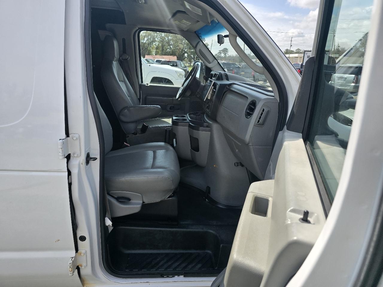 Ford Econoline E-150 2014