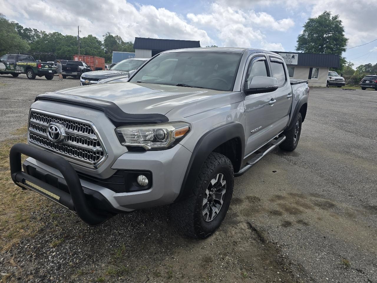 Toyota Tacoma TRD Off Road Double Cab 5' Bed V6 4x2 AT (Natl) 2017