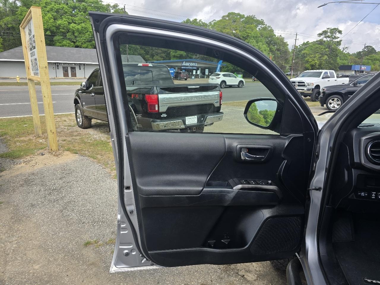 Toyota Tacoma TRD Off Road Double Cab 5' Bed V6 4x2 AT (Natl) 2017