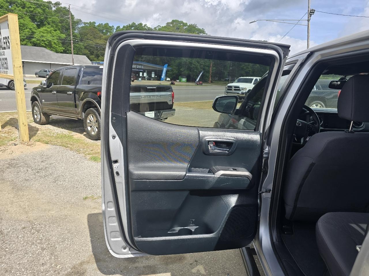 Toyota Tacoma TRD Off Road Double Cab 5' Bed V6 4x2 AT (Natl) 2017