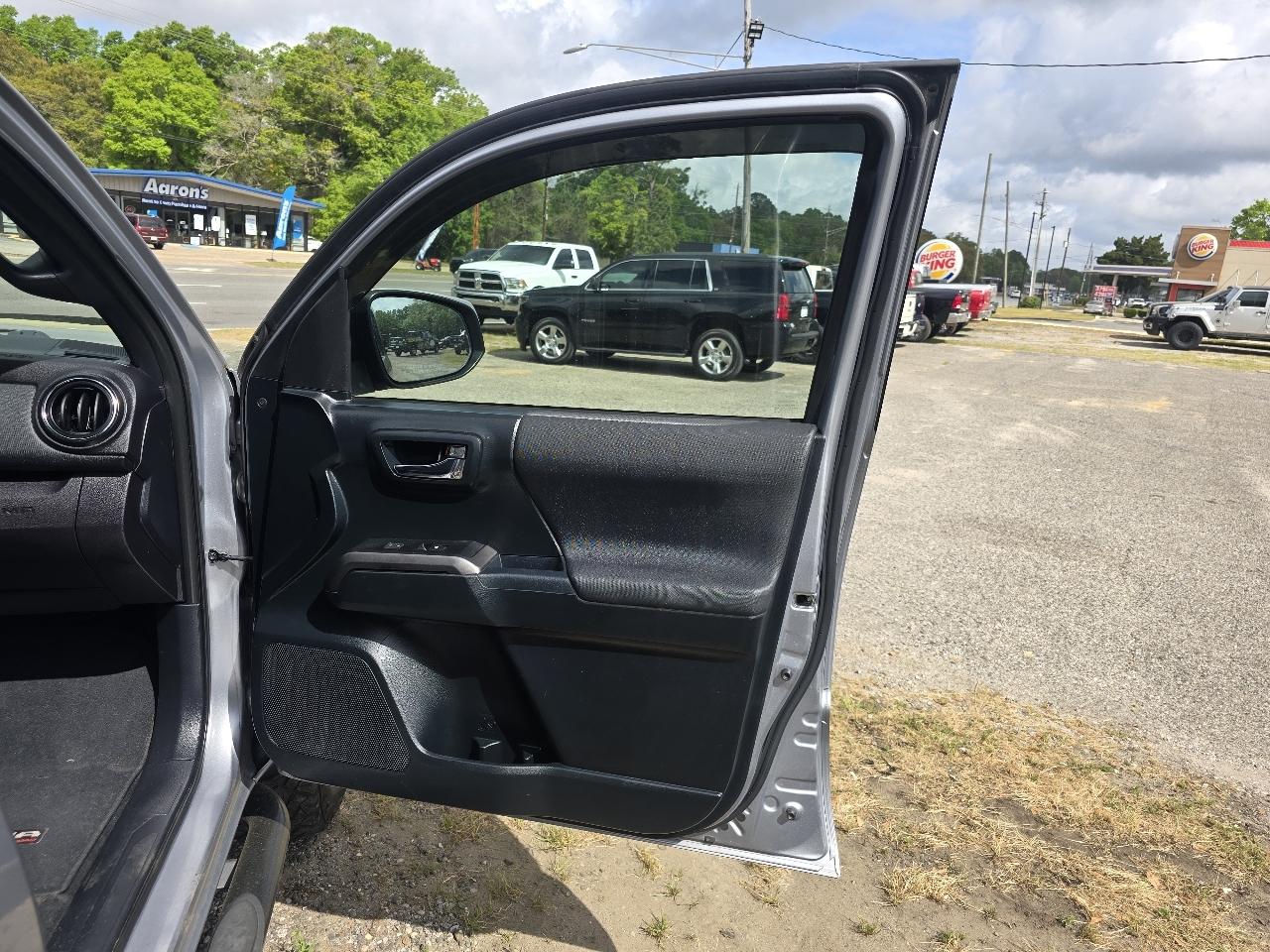 Toyota Tacoma TRD Off Road Double Cab 5' Bed V6 4x2 AT (Natl) 2017