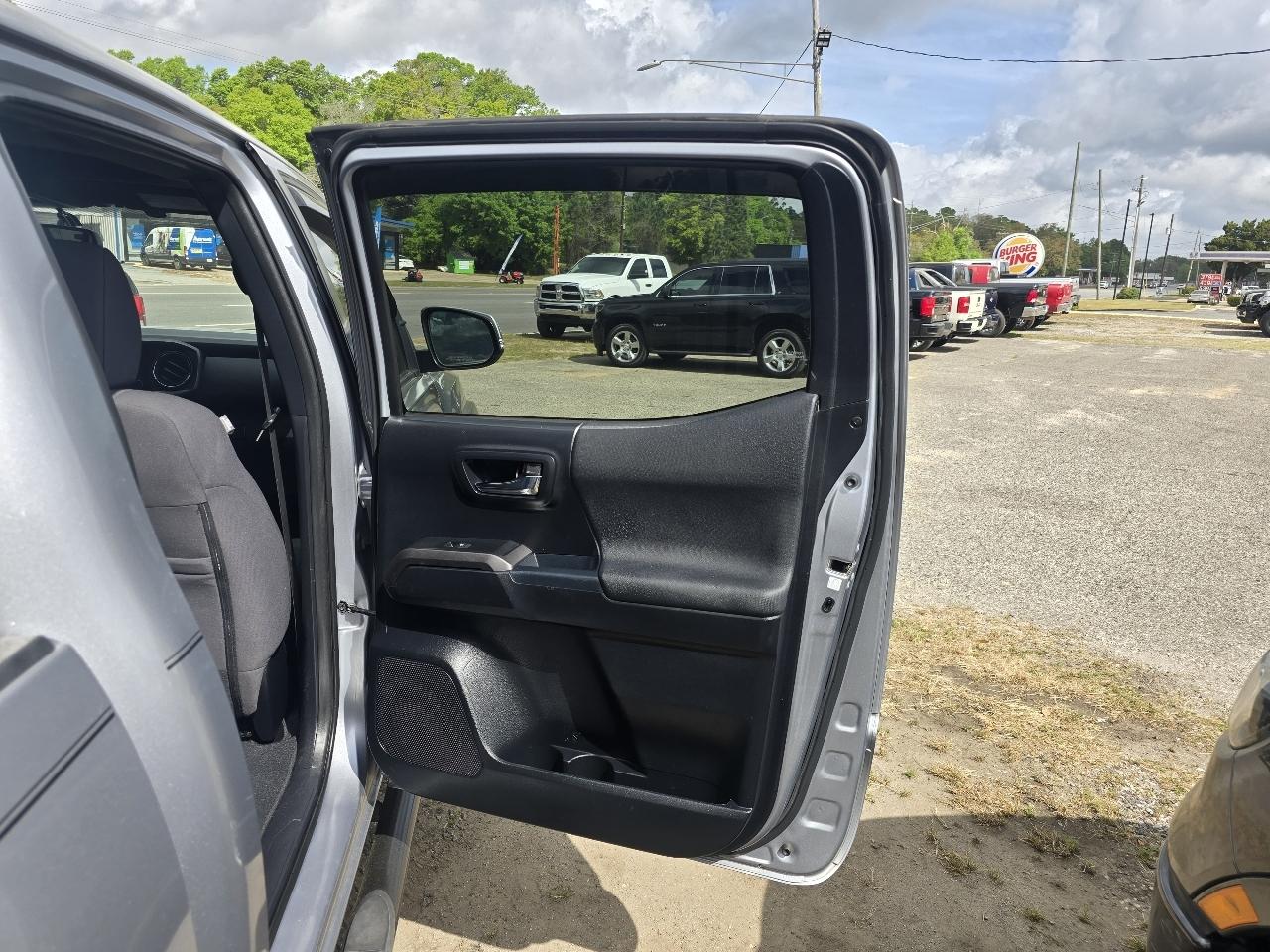 Toyota Tacoma TRD Off Road Double Cab 5' Bed V6 4x2 AT (Natl) 2017