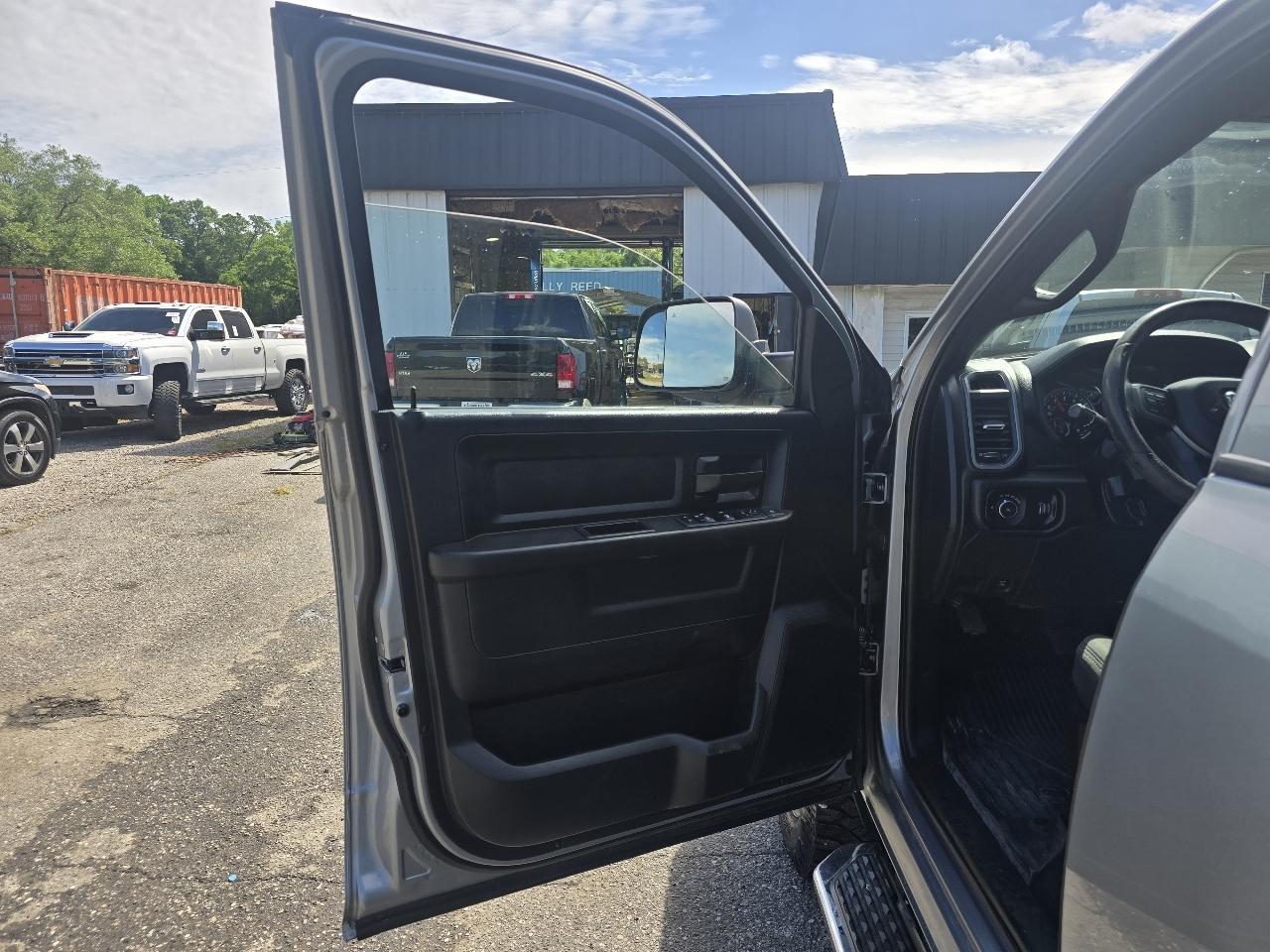 RAM 2500 Tradesman Crew Cab SWB 4WD 2021