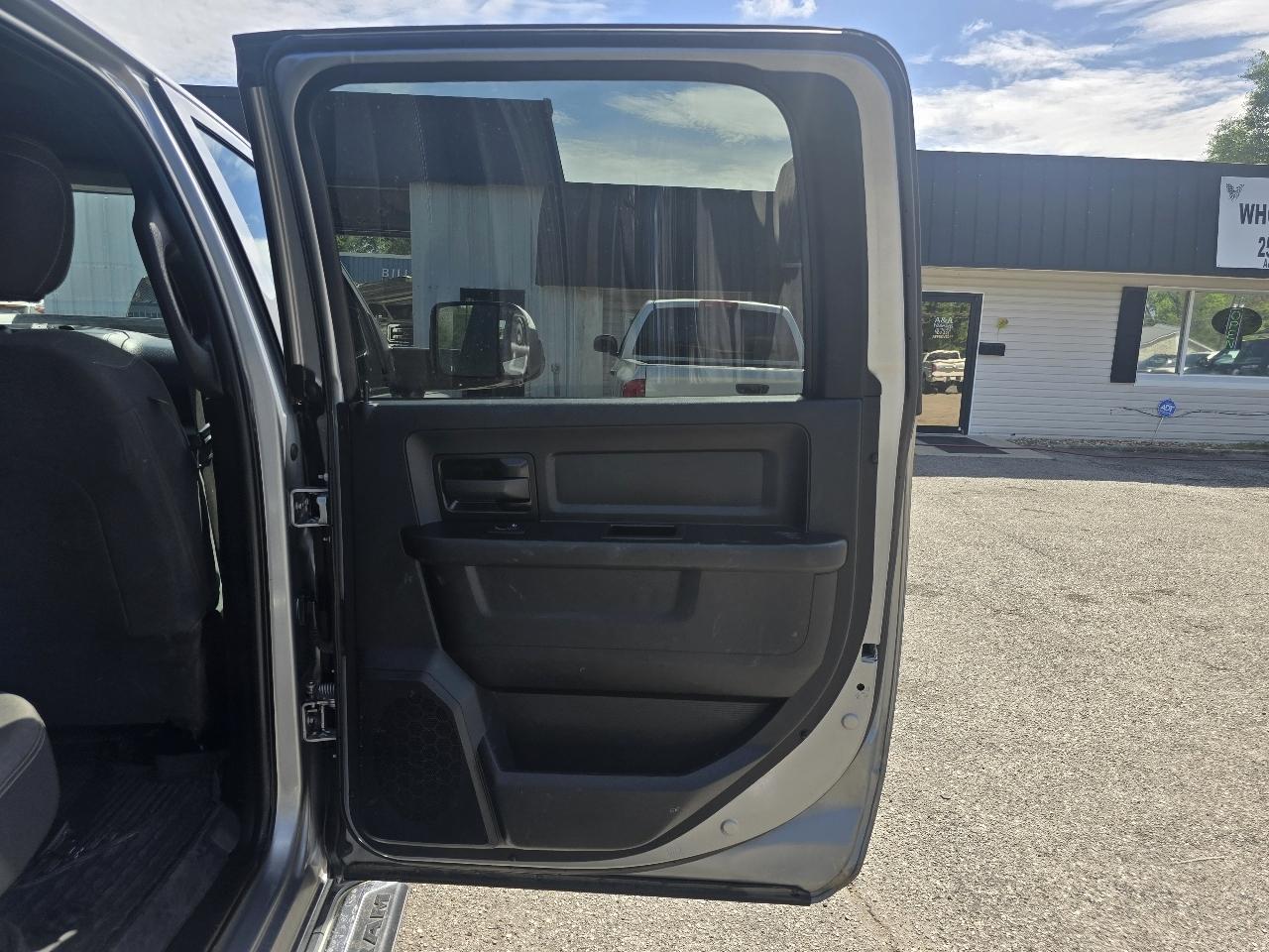 RAM 2500 Tradesman Crew Cab SWB 4WD 2021