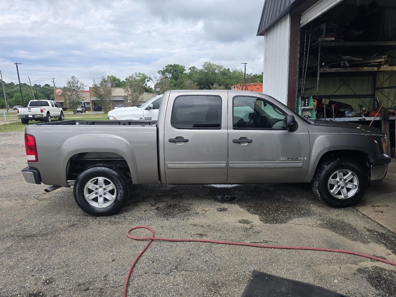 GMC Sierra 1500 SLE Crew Cab 2WD 2009