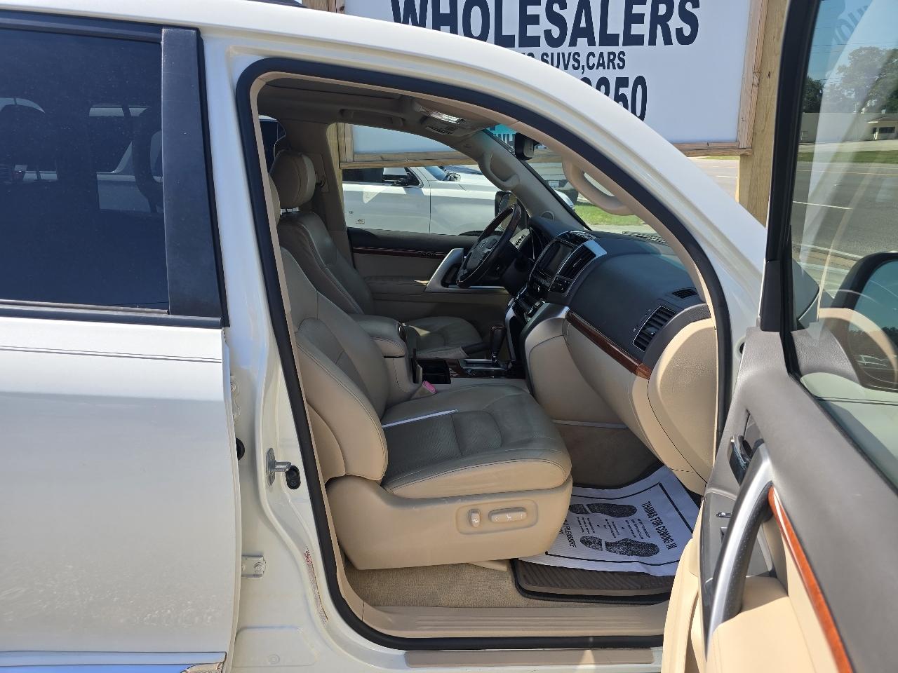Toyota Land Cruiser 4WD 2013