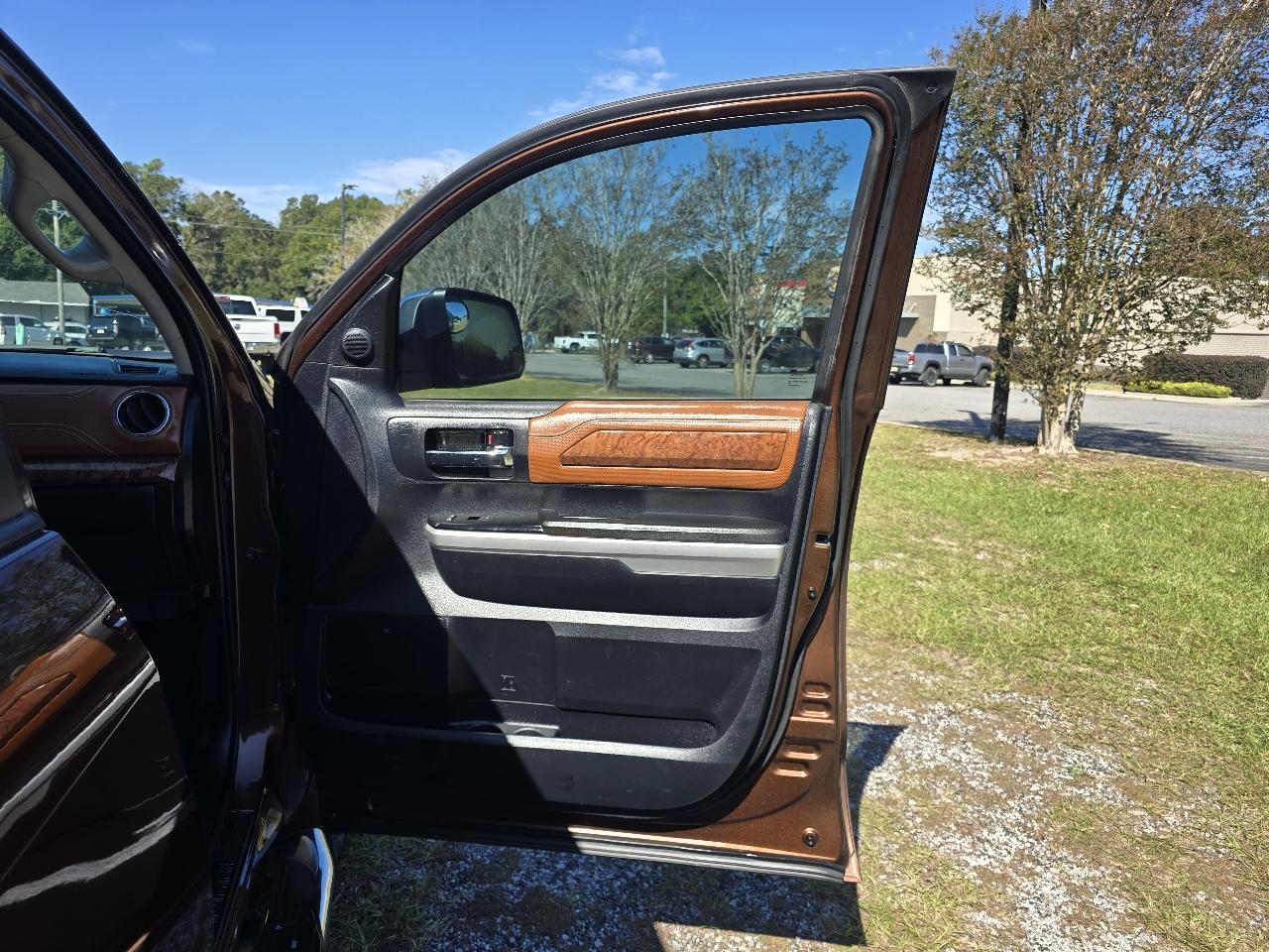 Toyota Tundra Platinum CrewMax 5.7L FFV 4WD 2014