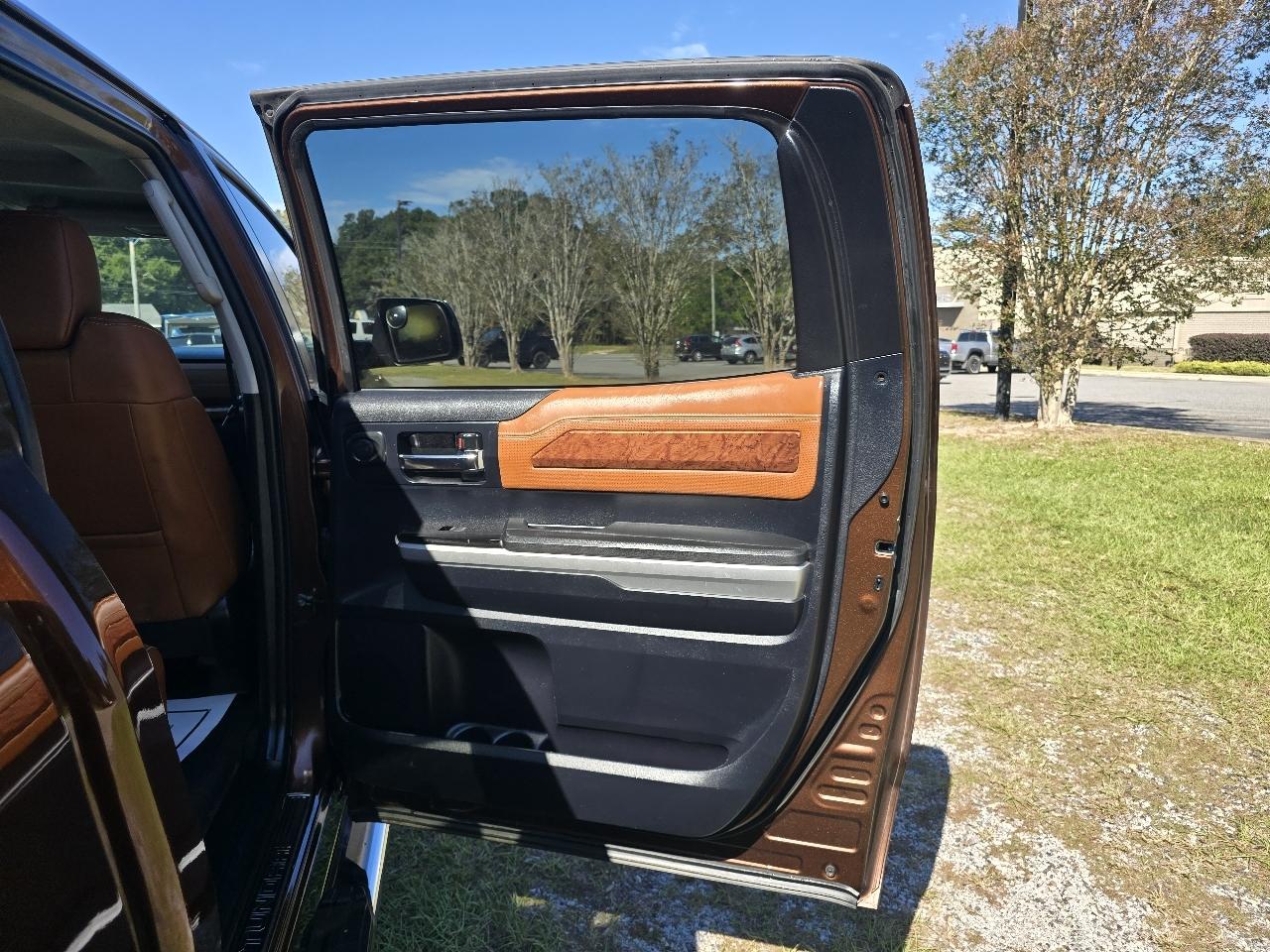 Toyota Tundra Platinum CrewMax 5.7L FFV 4WD 2014