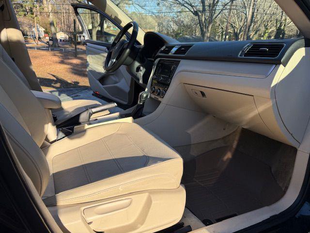 Volkswagen Passat 2.0L TDI SE2 2012