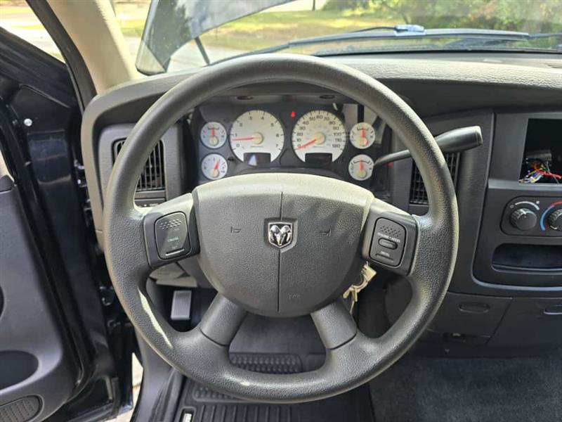 Dodge Ram 1500 ST Quad Cab Long Bed 2WD 2005 Dodge Ram 1500 ST Quad Cab Long Bed 2WD 2005