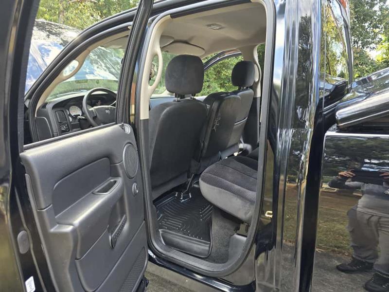 Dodge Ram 1500 ST Quad Cab Long Bed 2WD 2005 Dodge Ram 1500 ST Quad Cab Long Bed 2WD 2005